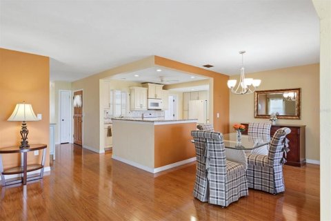 Condo in Sarasota, Florida, 2 bedrooms  № 2368715 - photo 12