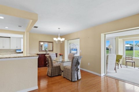 Condo in Sarasota, Florida, 2 bedrooms  № 2368715 - photo 13