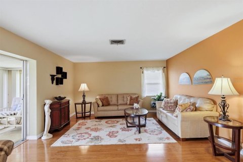 Condo in Sarasota, Florida, 2 bedrooms  № 2368715 - photo 9