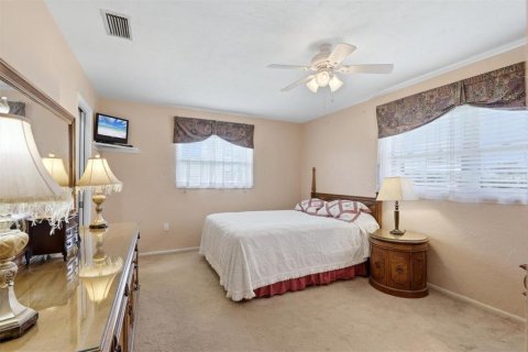 Condo in Sarasota, Florida, 2 bedrooms  № 2368715 - photo 19