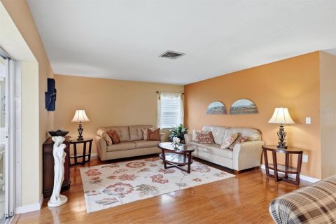 Condo in Sarasota, Florida, 2 bedrooms  № 2368715 - photo 10