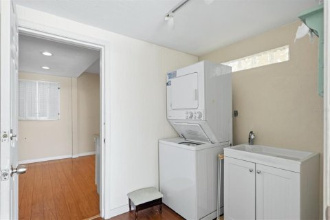 Condo in Sarasota, Florida, 2 bedrooms  № 2368715 - photo 24