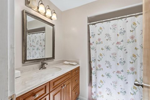Condo in Sarasota, Florida, 2 bedrooms  № 2368715 - photo 23