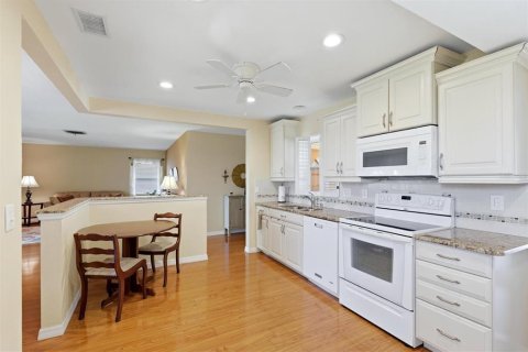 Condo in Sarasota, Florida, 2 bedrooms  № 2368715 - photo 16