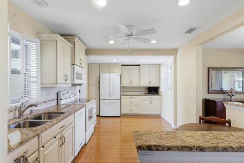 Condo in Sarasota, Florida, 2 bedrooms  № 2368715 - photo 18