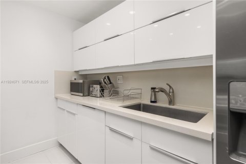 Condominio en venta en Key Biscayne, Florida, 3 dormitorios, 159.79 m2 № 1993892 - foto 5