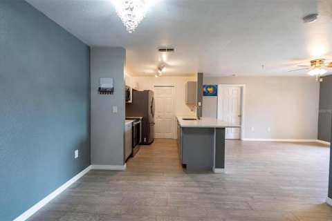 Condominio en alquiler en Orlando, Florida, 2 dormitorios, 96.9 m2 № 1877267 - foto 3