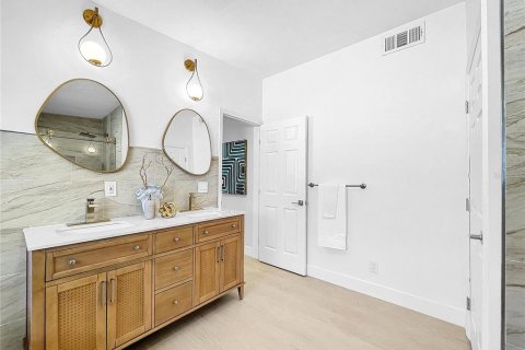 Casa en venta en Saint Petersburg, Florida, 5 dormitorios, 235.69 m2 № 1904735 - foto 23