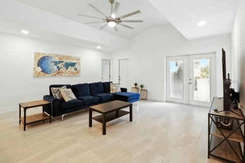 Casa en venta en Saint Petersburg, Florida, 5 dormitorios, 235.69 m2 № 1904735 - foto 11