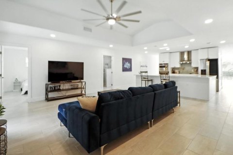 Casa en venta en Saint Petersburg, Florida, 5 dormitorios, 235.69 m2 № 1904735 - foto 10