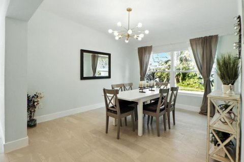 Casa en venta en Saint Petersburg, Florida, 5 dormitorios, 235.69 m2 № 1904735 - foto 14