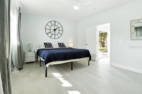 Casa en venta en Saint Petersburg, Florida, 5 dormitorios, 235.69 m2 № 1904735 - foto 17