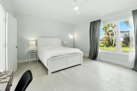 Casa en venta en Saint Petersburg, Florida, 5 dormitorios, 235.69 m2 № 1904735 - foto 28