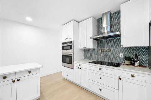 Casa en venta en Saint Petersburg, Florida, 5 dormitorios, 235.69 m2 № 1904735 - foto 7