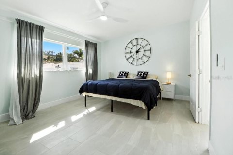 Casa en venta en Saint Petersburg, Florida, 5 dormitorios, 235.69 m2 № 1904735 - foto 18