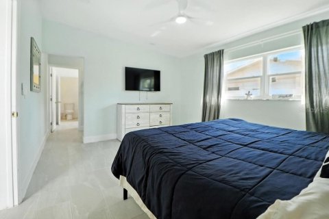 Casa en venta en Saint Petersburg, Florida, 5 dormitorios, 235.69 m2 № 1904735 - foto 15