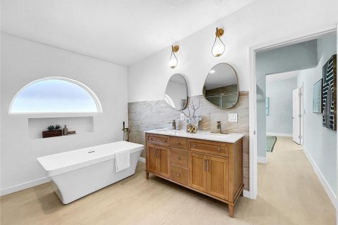 Casa en venta en Saint Petersburg, Florida, 5 dormitorios, 235.69 m2 № 1904735 - foto 19