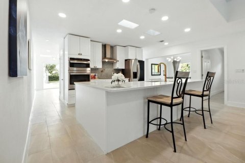Casa en venta en Saint Petersburg, Florida, 5 dormitorios, 235.69 m2 № 1904735 - foto 8