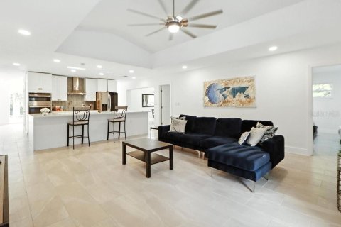 Casa en venta en Saint Petersburg, Florida, 5 dormitorios, 235.69 m2 № 1904735 - foto 9