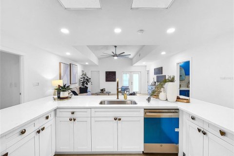 Casa en venta en Saint Petersburg, Florida, 5 dormitorios, 235.69 m2 № 1904735 - foto 6
