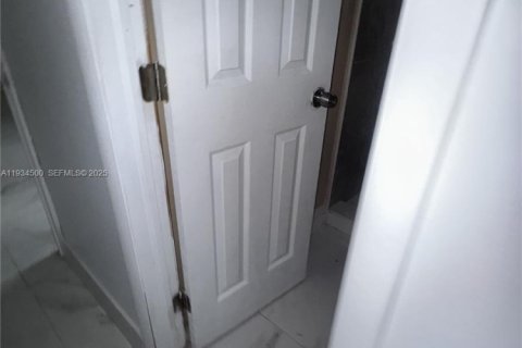 Casa en venta en Miami, Florida, 3 dormitorios, 117.15 m2 № 1993437 - foto 14