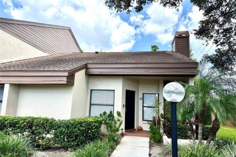 Condo in Palm Harbor, Florida, 2 bedrooms № 2225895 - photo 27