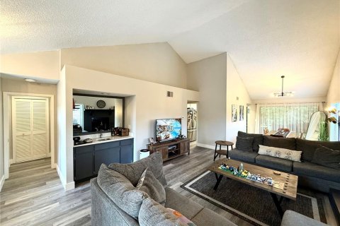 Condo in Palm Harbor, Florida, 2 bedrooms № 2225895 - photo 5