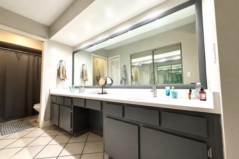 Condo in Palm Harbor, Florida, 2 bedrooms № 2225895 - photo 18