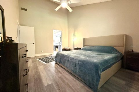 Condo in Palm Harbor, Florida, 2 bedrooms № 2225895 - photo 15