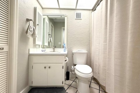 Condo in Palm Harbor, Florida, 2 bedrooms № 2225895 - photo 23