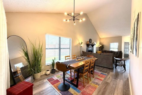 Condo in Palm Harbor, Florida, 2 bedrooms № 2225895 - photo 9