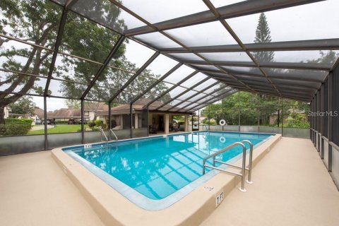 Condo in Palm Harbor, Florida, 2 bedrooms № 2225895 - photo 30