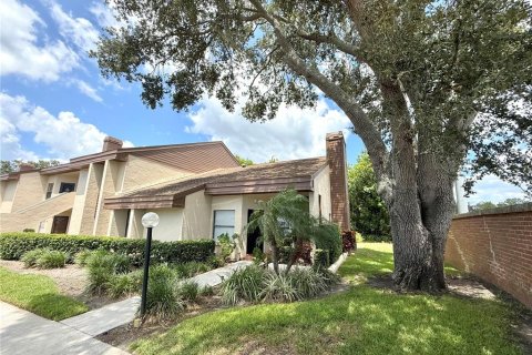 Condo in Palm Harbor, Florida, 2 bedrooms № 2225895 - photo 28