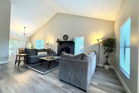 Condo in Palm Harbor, Florida, 2 bedrooms № 2225895 - photo 4