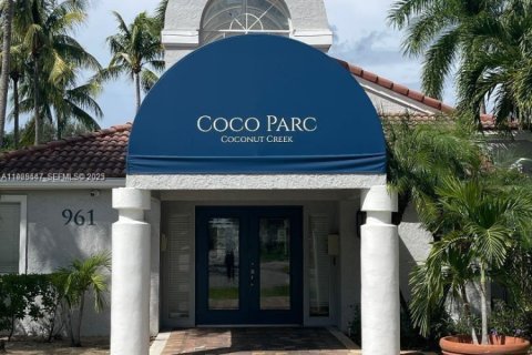 Condo in Coconut Creek, Florida, 2 bedrooms № 2054495 - photo 25