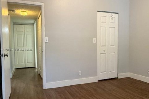 Condo in Coconut Creek, Florida, 2 bedrooms № 2054495 - photo 12