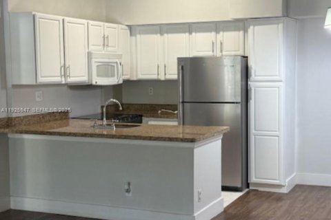 Condo in Coconut Creek, Florida, 2 bedrooms № 2054495 - photo 6