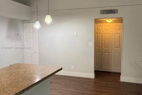 Condo in Coconut Creek, Florida, 2 bedrooms № 2054495 - photo 9