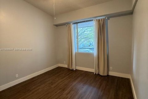 Condo in Coconut Creek, Florida, 2 bedrooms № 2054495 - photo 10