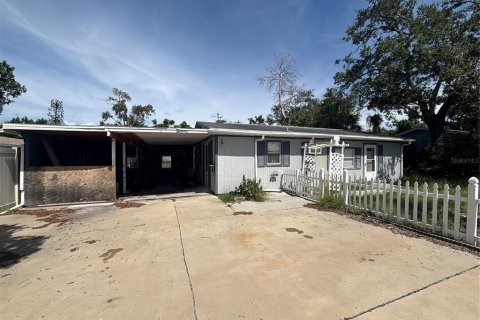 House in Saint Petersburg, Florida 3 bedrooms, 124.02 sq.m. № 1866341 - photo 1