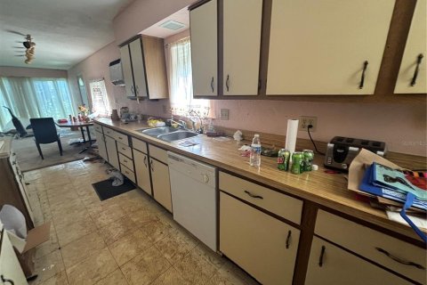 House in Saint Petersburg, Florida 3 bedrooms, 124.02 sq.m. № 1866341 - photo 15