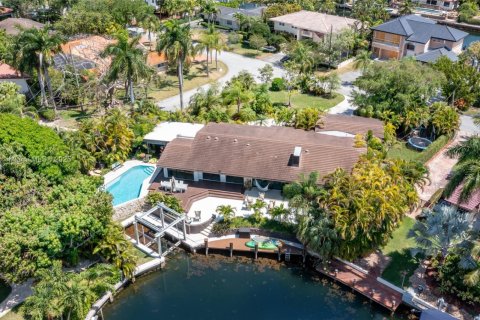 Villa ou maison à vendre à Coral Gables, Floride: 4 chambres, 251.77 m2 № 1923999 - photo 1