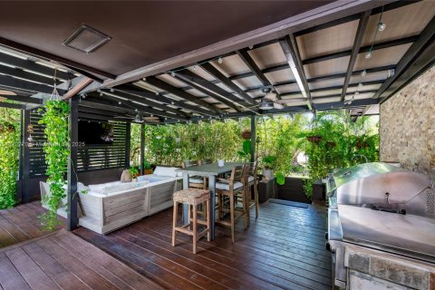 Villa ou maison à vendre à Coral Gables, Floride: 4 chambres, 251.77 m2 № 1923999 - photo 7