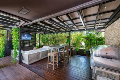 Villa ou maison à vendre à Coral Gables, Floride: 4 chambres, 251.77 m2 № 1923999 - photo 30