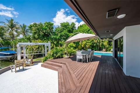 Villa ou maison à vendre à Coral Gables, Floride: 4 chambres, 251.77 m2 № 1923999 - photo 17