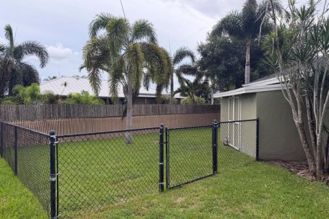 Villa ou maison à vendre à Royal Palm Beach, Floride: 3 chambres, 161.56 m2 № 2397965 - photo 15