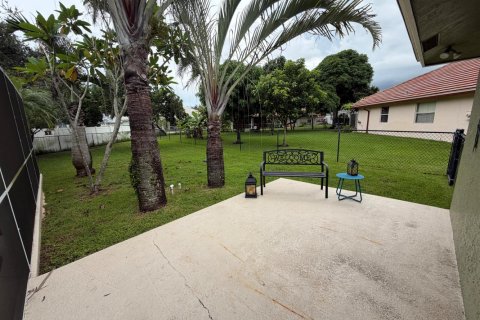 Villa ou maison à vendre à Royal Palm Beach, Floride: 3 chambres, 161.56 m2 № 2397965 - photo 13