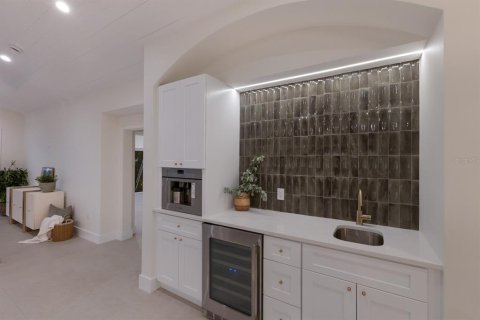 Купить виллу или дом в Холмс-Бич, Флорида 13 комнат, 243.87м2, № 1826481 - фото 14