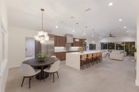 Купить виллу или дом в Холмс-Бич, Флорида 13 комнат, 243.87м2, № 1826481 - фото 8