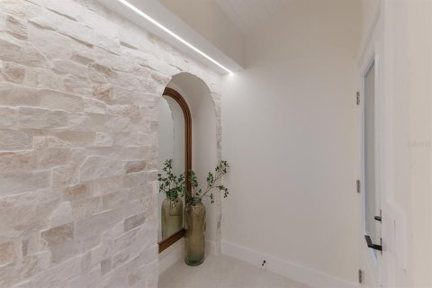 Купить виллу или дом в Холмс-Бич, Флорида 13 комнат, 243.87м2, № 1826481 - фото 7